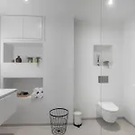 Bright King With Shared Bathroom At Zuid Appartement *