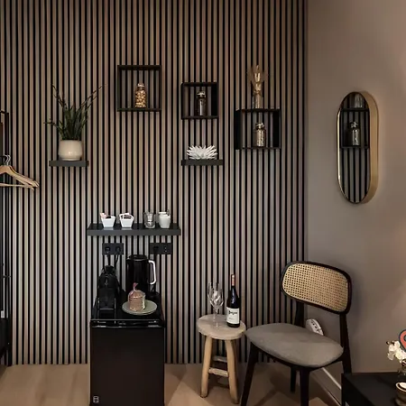 Bright King With Shared Bathroom At Zuid