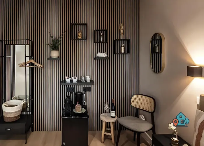 Bright King With Shared Bathroom At Zuid